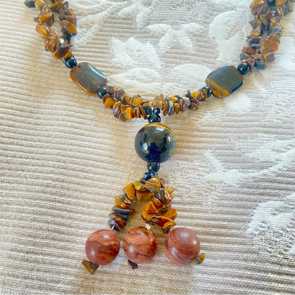 Elegant Multicolor Beaded Necklace - Picture 5 of 16